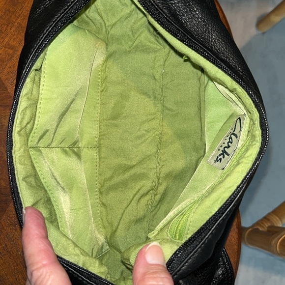 Clarks  Hobo bag  shoulder bag  pebbled leather Black  brushed silvertone HW GUC - Picture 3 of 14